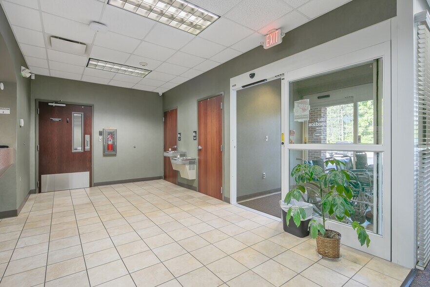 More Photos Of 6000 Ramsey St, Fayetteville Office For Sale