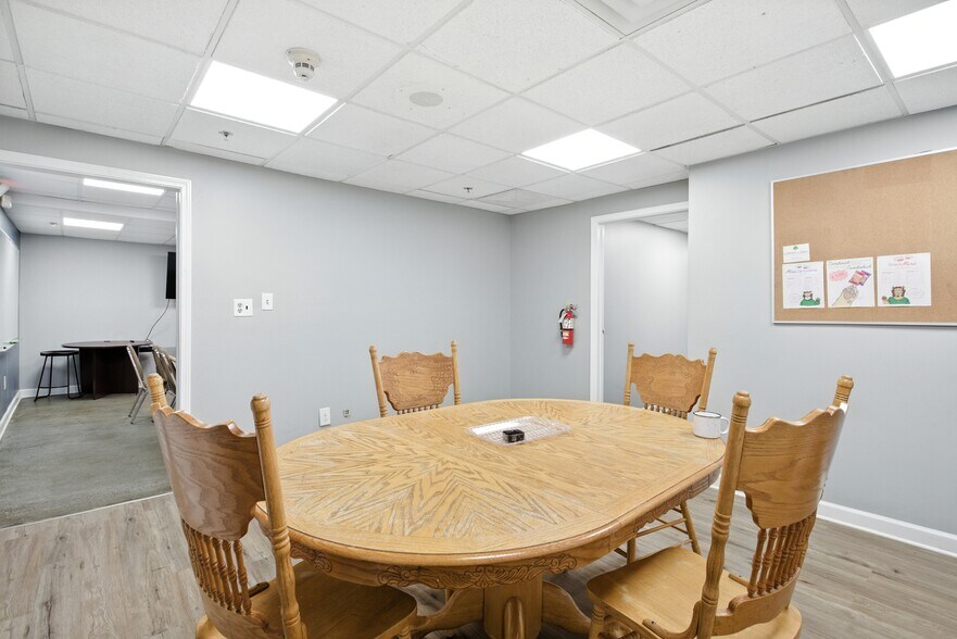 More Photos Of 4800 Joslyn Rd, Lake Orion Light Manufacturing For Sale