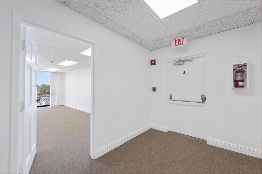 More Photos Of 13825 US Highway 19, Hudson Office For Lease
