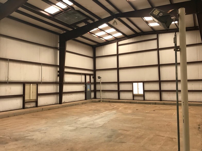 More Photos Of 9097 FM 2255, Lubbock Warehouse For Lease