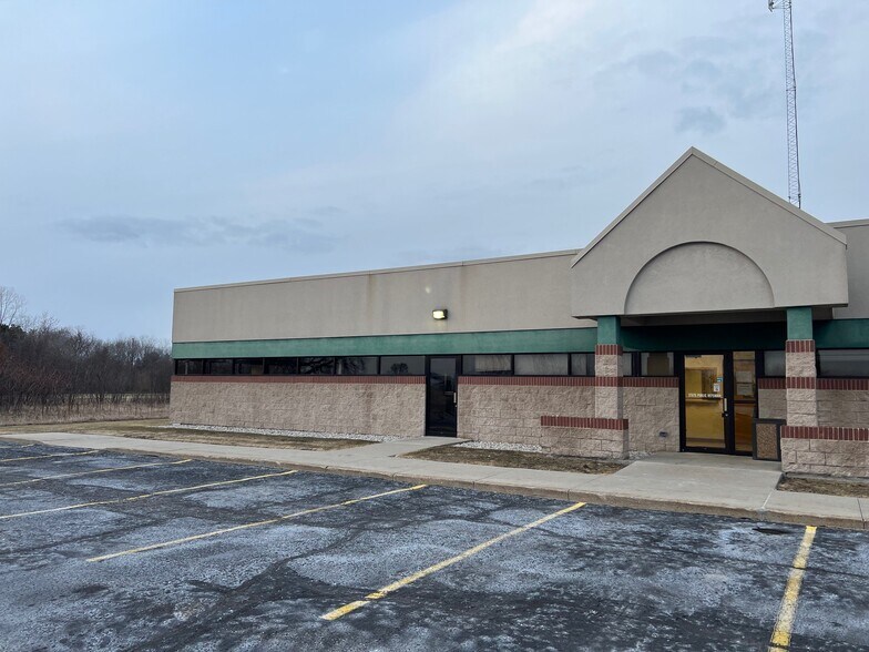 More Photos Of 101 N Ogden Rd, Peshtigo Office For Sale