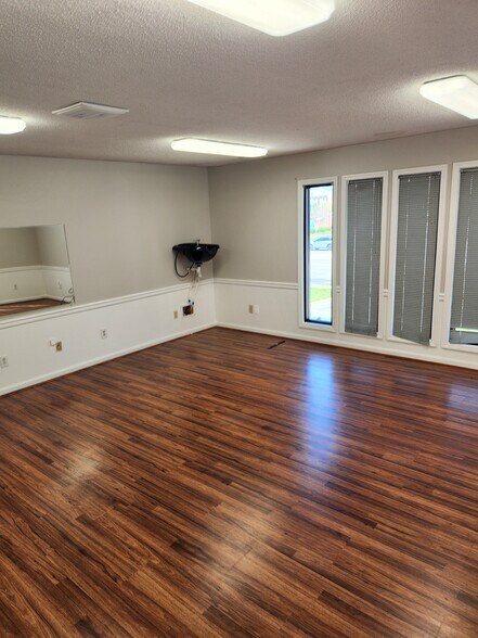More Photos Of 411 Western Blvd, Jacksonville Medical For Lease