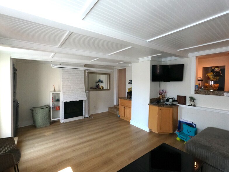 More Photos Of 72 62nd Pl, Long Beach Restaurant For Sale