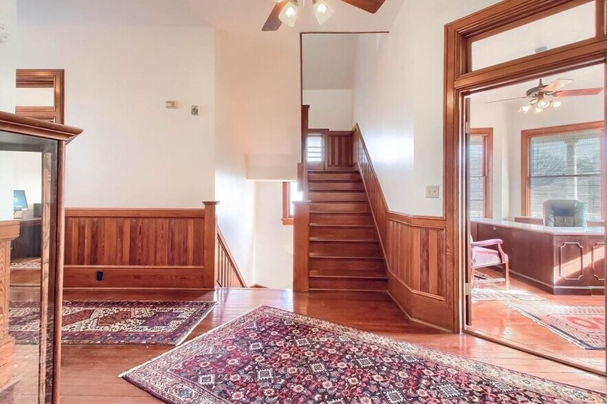 More Photos Of 1602 E Cesar Chavez St, Austin Office Residential For Lease