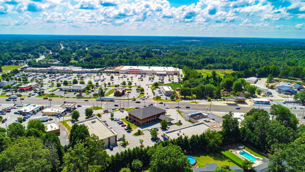More Photos Of 6602-6606 Calhoun Memorial Hwy, Easley Unknown For Lease