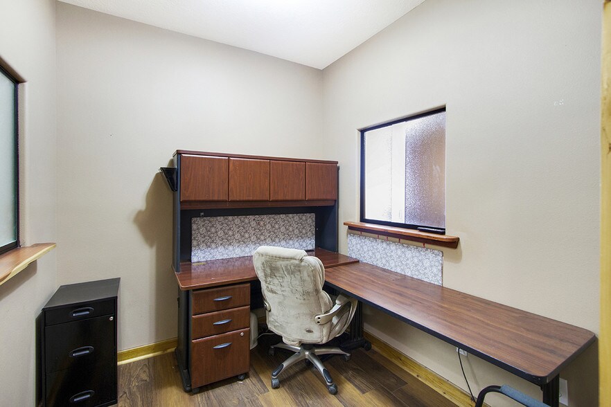 More Photos Of 9027 Blewett Rd, Beaumont Manufacturing For Sale