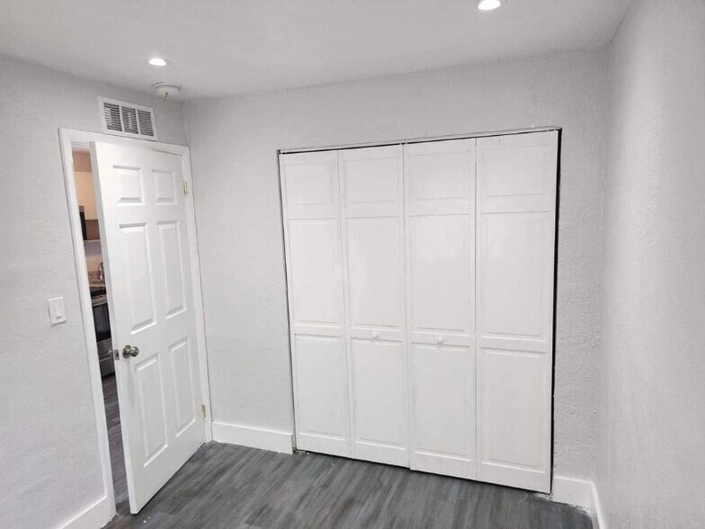 More Photos Of 421 NW 12th St, Florida City Apartments For Sale