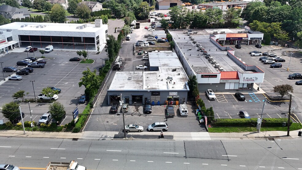 More Photos Of 1850 E Jericho Tpke, Huntington Auto Repair For Sale