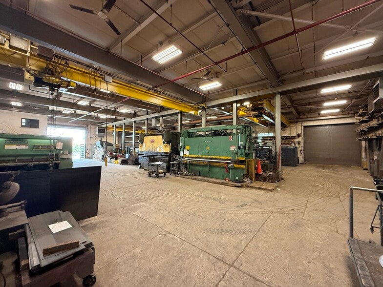 More Photos Of 4401 W Kinzie St, Chicago Warehouse For Lease