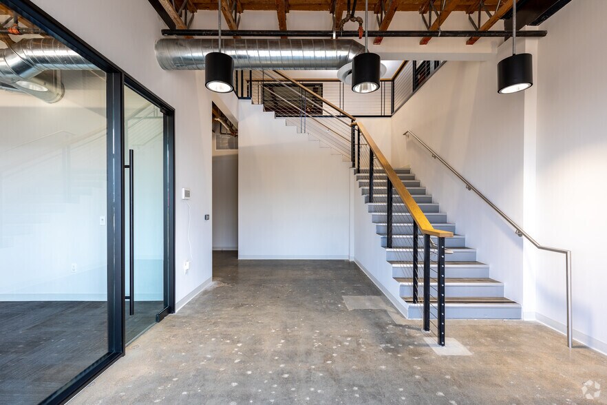 More Photos Of 2445-2460 E 12th St, Los Angeles Unknown For Lease