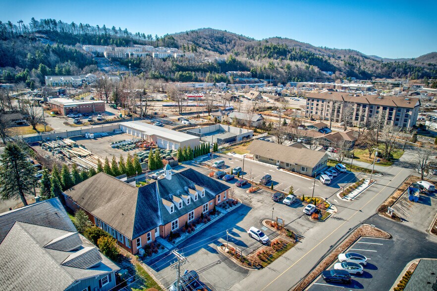 More Photos Of 166 Doctors Dr, Boone Medical For Lease