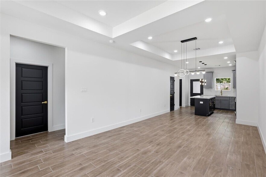 More Photos Of 5515 Elm Springs Dr, Houston Apartments For Sale