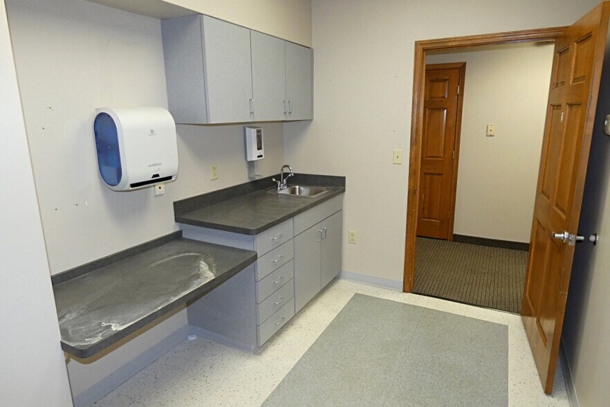 More Photos Of 1829 Maple Rd, Williamsville Medical For Lease