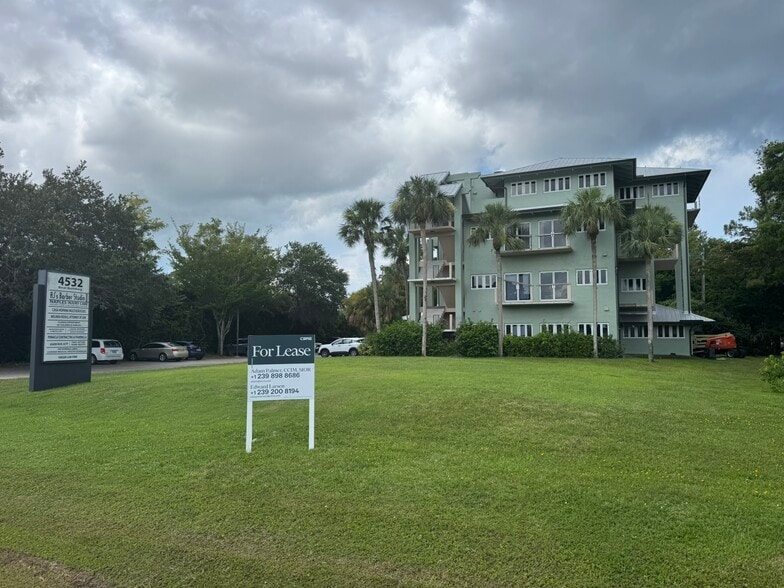 More Photos Of 4532 Tamiami Trl E, Naples Office For Lease