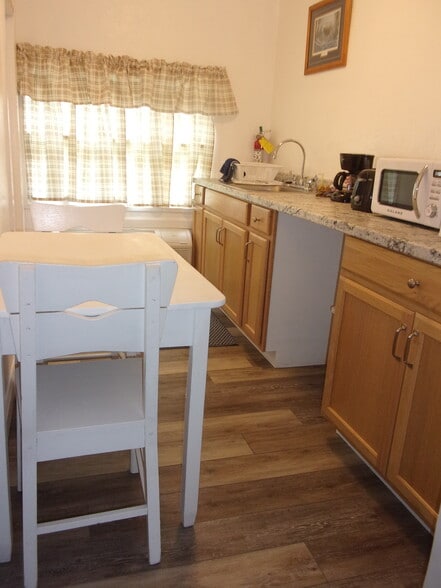 More Photos Of 308 S Main St, Darby Hotel For Sale