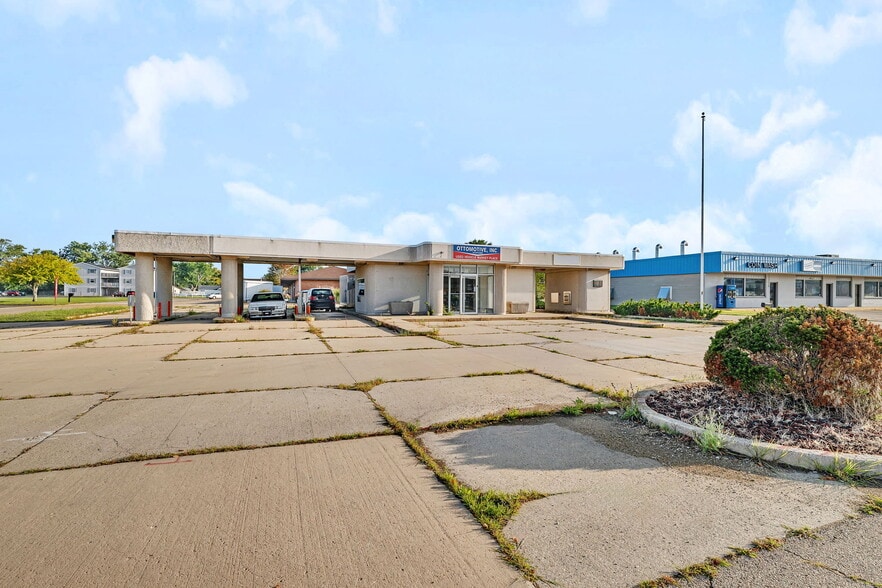 More Photos Of 24 Danny's Dr, Streator Bank For Sale