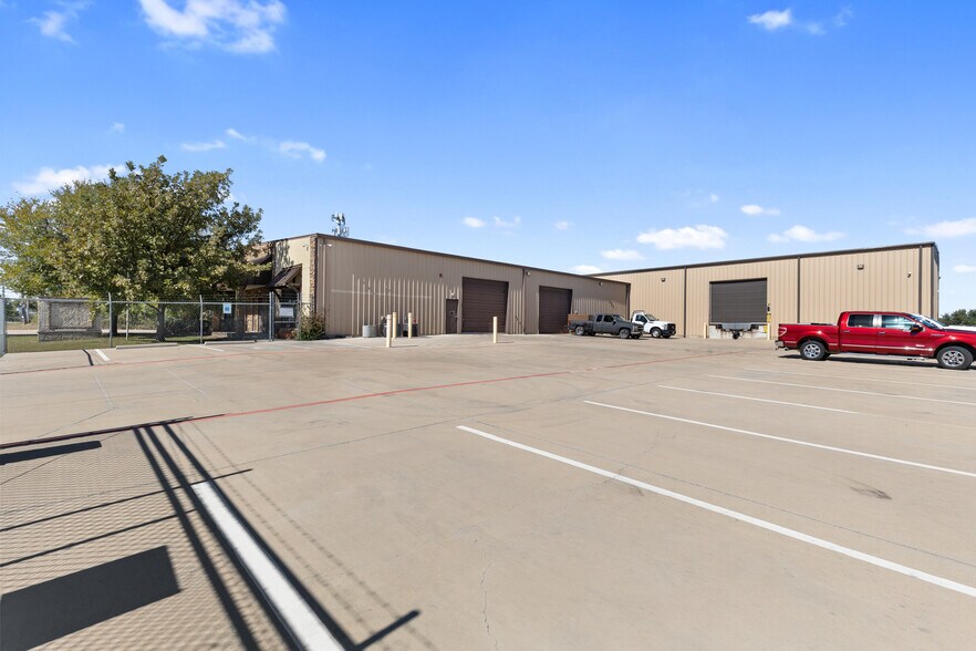 More Photos Of 1201 S Commercial Blvd, Arlington Warehouse For Lease
