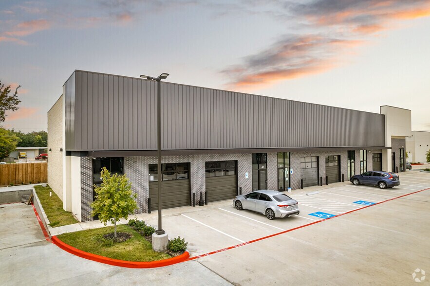 More Photos Of 4215 S Main St, Stafford Showroom For Sale