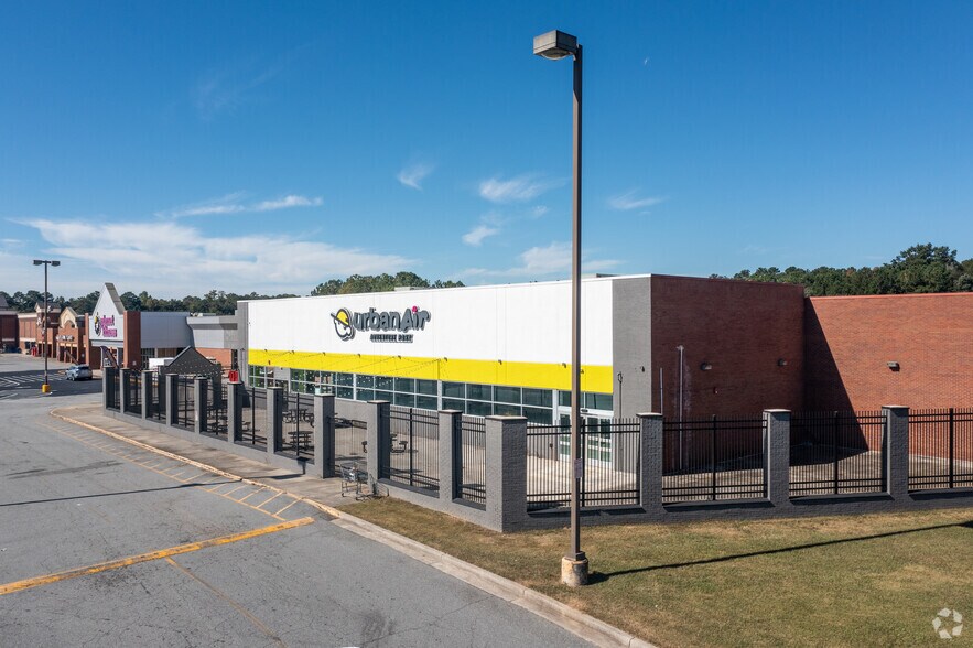 More Photos Of 156 Tom Hill SR Blvd, Macon-Bibb Unknown For Lease