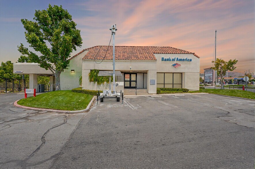 More Photos Of 2495 Lakeshore Dr, Lake Elsinore Bank For Sale