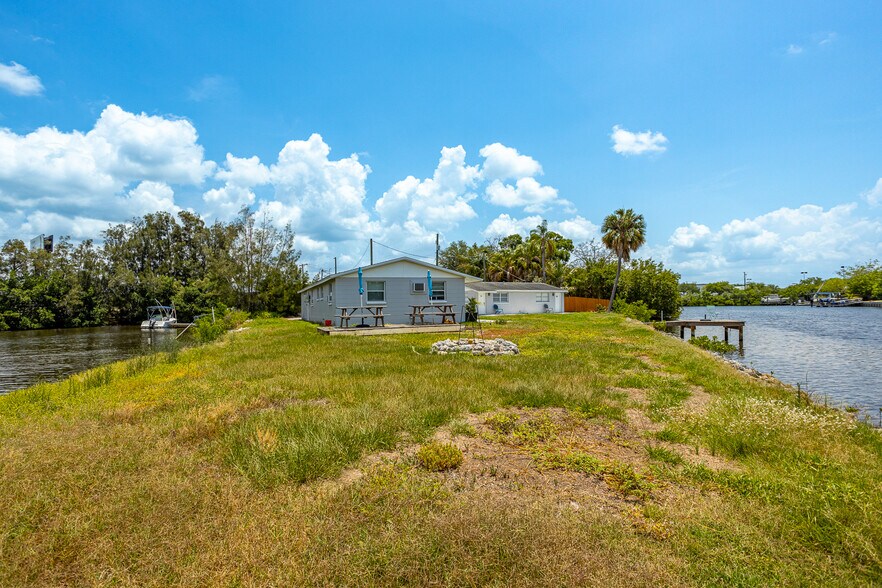 More Photos Of 8820 Rocky Creek Dr, Tampa Apartments For Sale