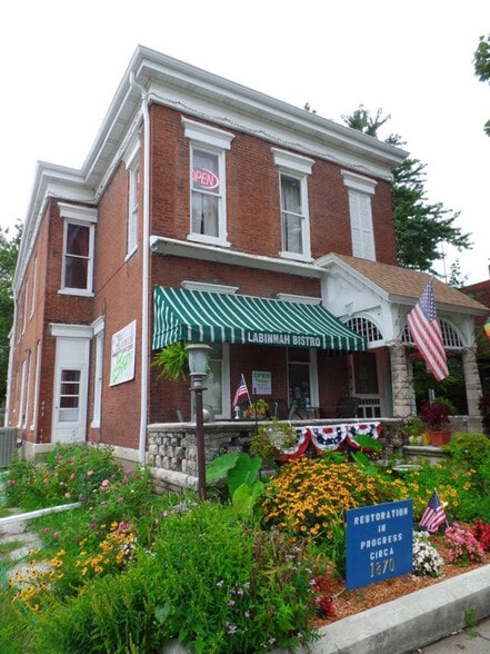 More Photos Of 207 N 5th St, Hannibal Restaurant For Sale