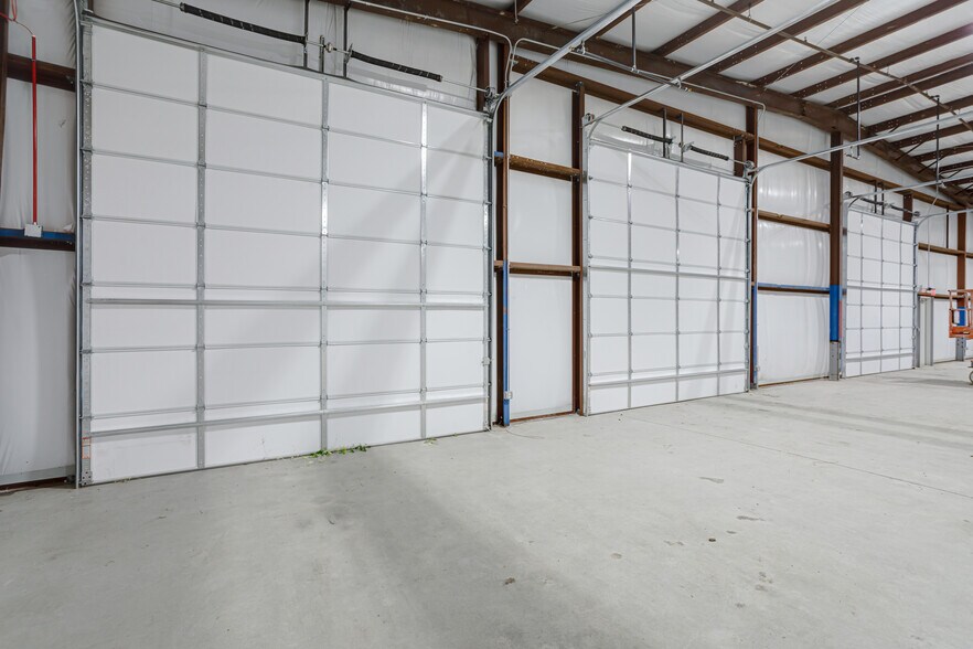 More Photos Of 6401 Centennial Blvd, Nashville Warehouse For Lease