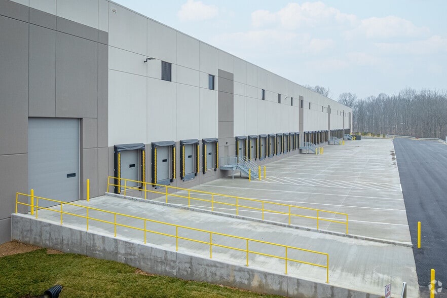 More Photos Of 1305 Furnace Rd, Linthicum Heights Distribution For Lease