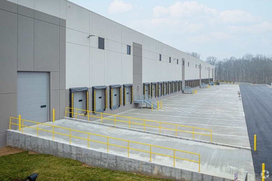 More Photos Of 1305 Furnace Rd, Linthicum Heights Distribution For Lease