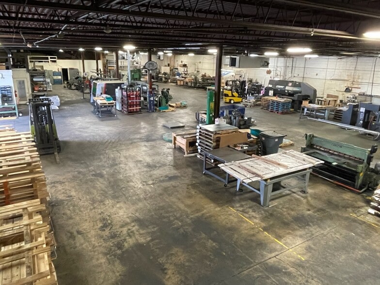 More Photos Of 129 Ashmore Dr, Leola Warehouse For Lease