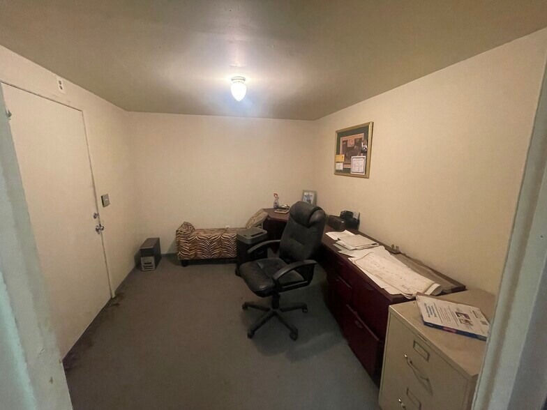 More Photos Of 11216 Pipeline Ave, Pomona Service For Lease