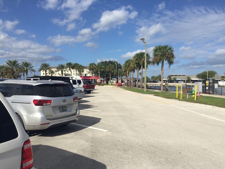 More Photos Of 350 E Seminole Blvd, Sanford Freestanding For Sale