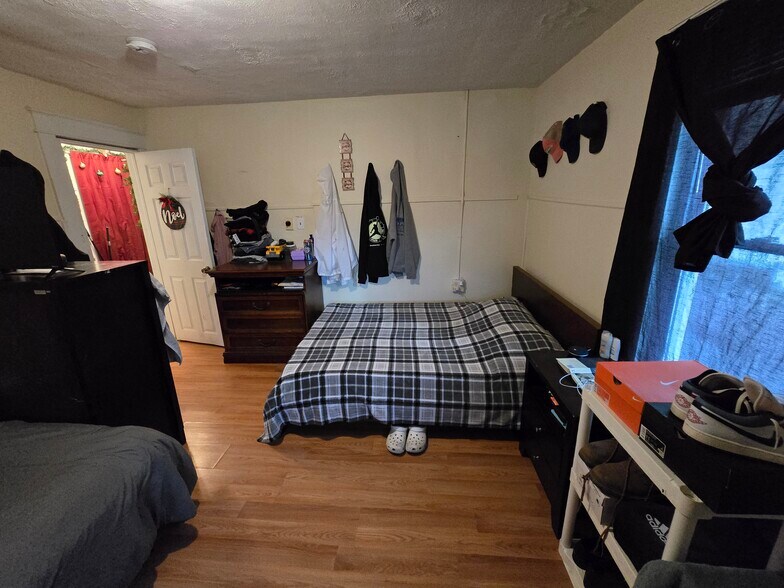 More Photos Of 221 Spring St, Newton Apartments For Sale