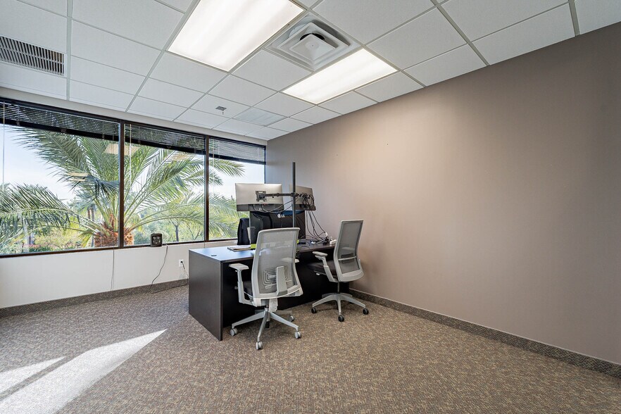 More Photos Of 7310 N 16th St, Phoenix Office For Lease