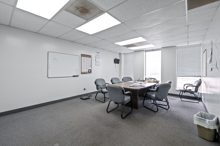 More Photos Of 32301 Howard Ave, Madison Heights Manufacturing For Lease