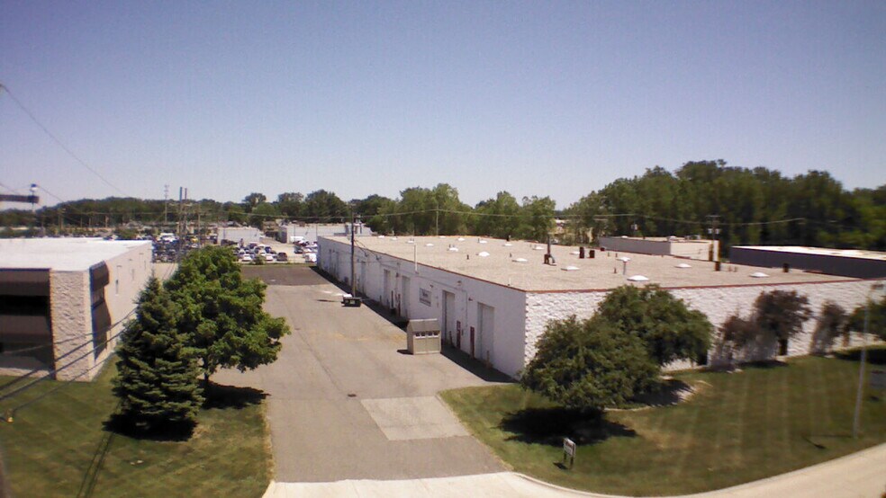 More Photos Of 12250-12264 Universal Dr, Taylor Warehouse For Lease