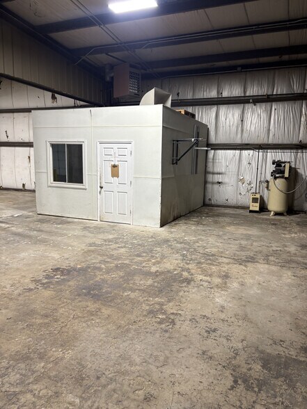 More Photos Of 1818 Scherer Pky, Saint Charles Warehouse For Sale