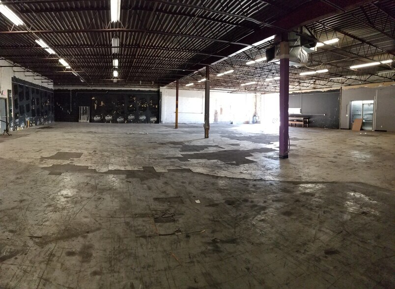 More Photos Of 55 Brook Ave, Deer Park Warehouse For Lease