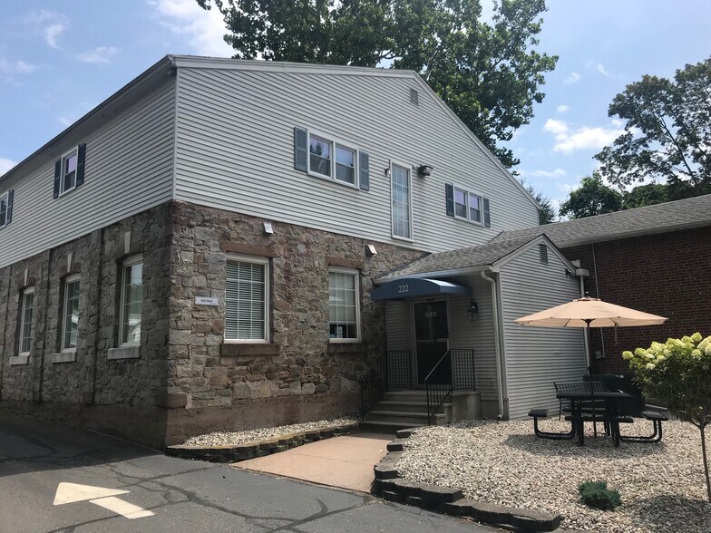 More Photos Of 222 Mckee St, Manchester Office For Lease