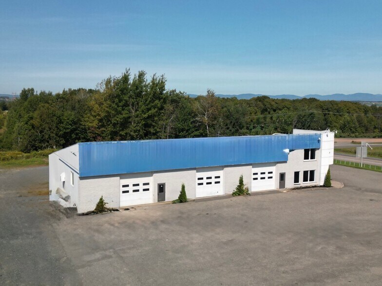 Primary Photo Of 180 Rue De L'anse S, Beaumont Light Distribution For Sale