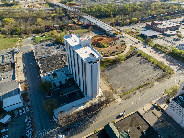 More Photos Of 108 1st St, Macon-Bibb Hotel For Sale