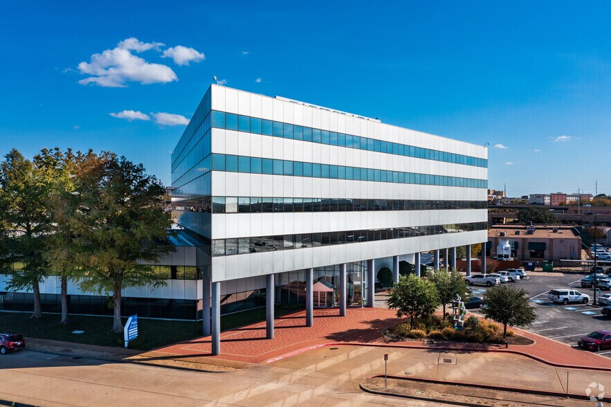 Primary Photo Of 2501 Parkview Dr, Fort Worth Office For Lease