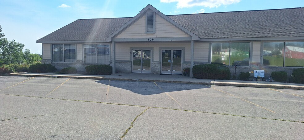 More Photos Of 308 US Highway 31 S, Traverse City Freestanding For Lease