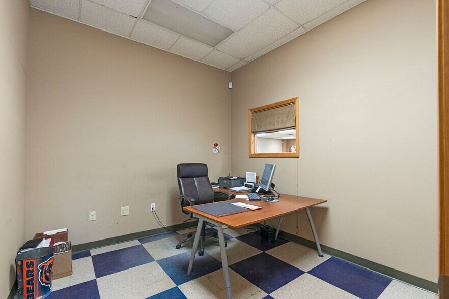 More Photos Of 1111 Chastain Rd, Kennesaw Freestanding For Sale