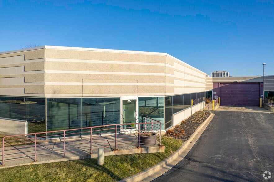 More Photos Of 2100 Golf Rd, Rolling Meadows Light Distribution For Lease