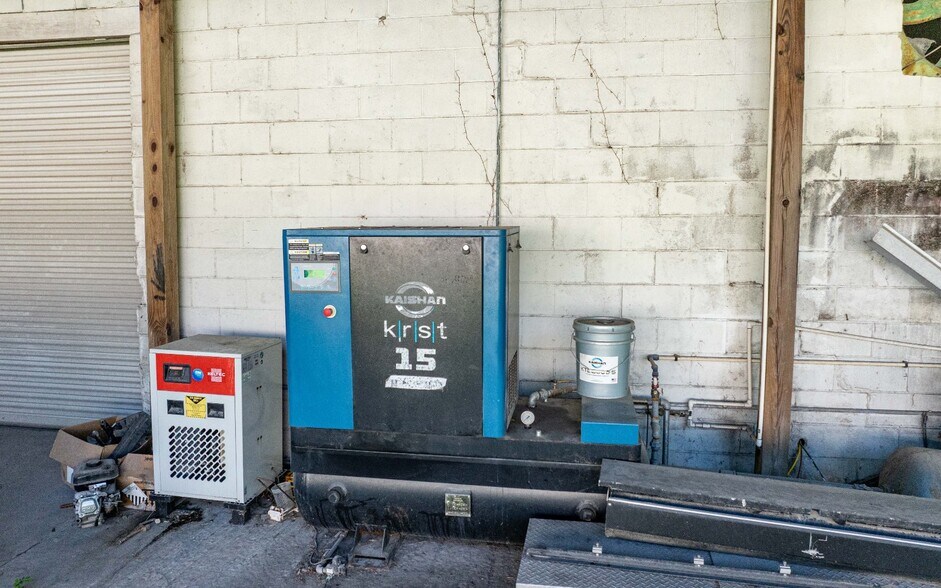 More Photos Of 13508 US HWY 90, Live Oak Industrial For Sale