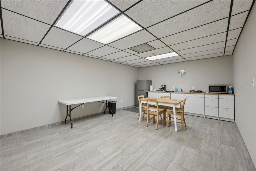 More Photos Of 695 Pinchback Rd, Beaumont Warehouse For Sale