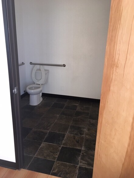 More Photos Of 1300 S Pacific Coast Hwy, Redondo Beach General Retail For Sale