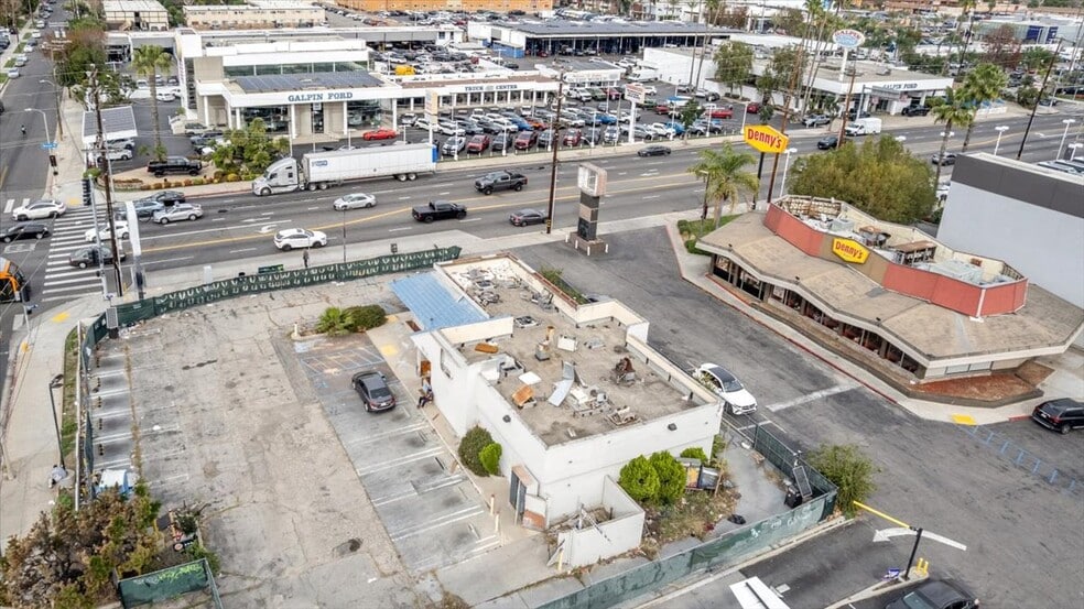 More Photos Of 15554 Roscoe Blvd, Van Nuys Fast Food For Lease