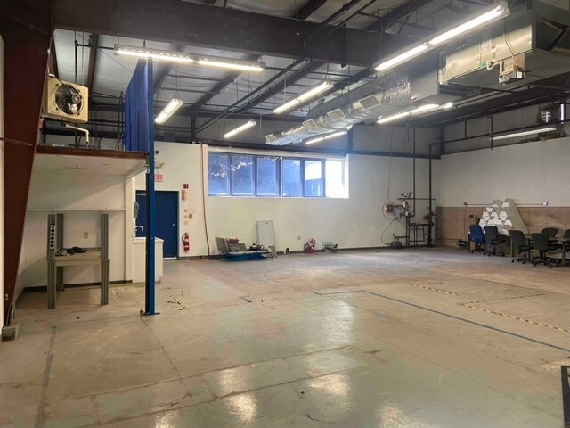 More Photos Of 12 Commerce Rd, Newtown Manufacturing For Lease